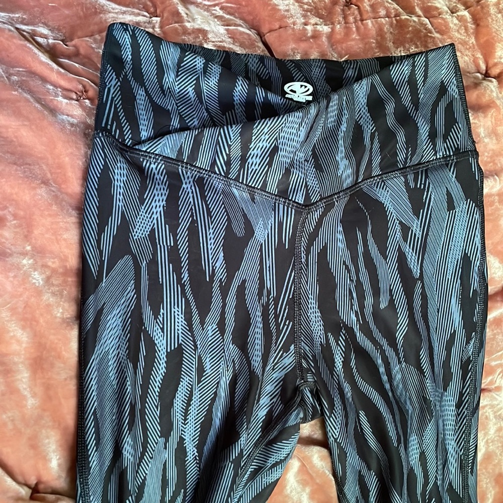 V lined extra long leggings.